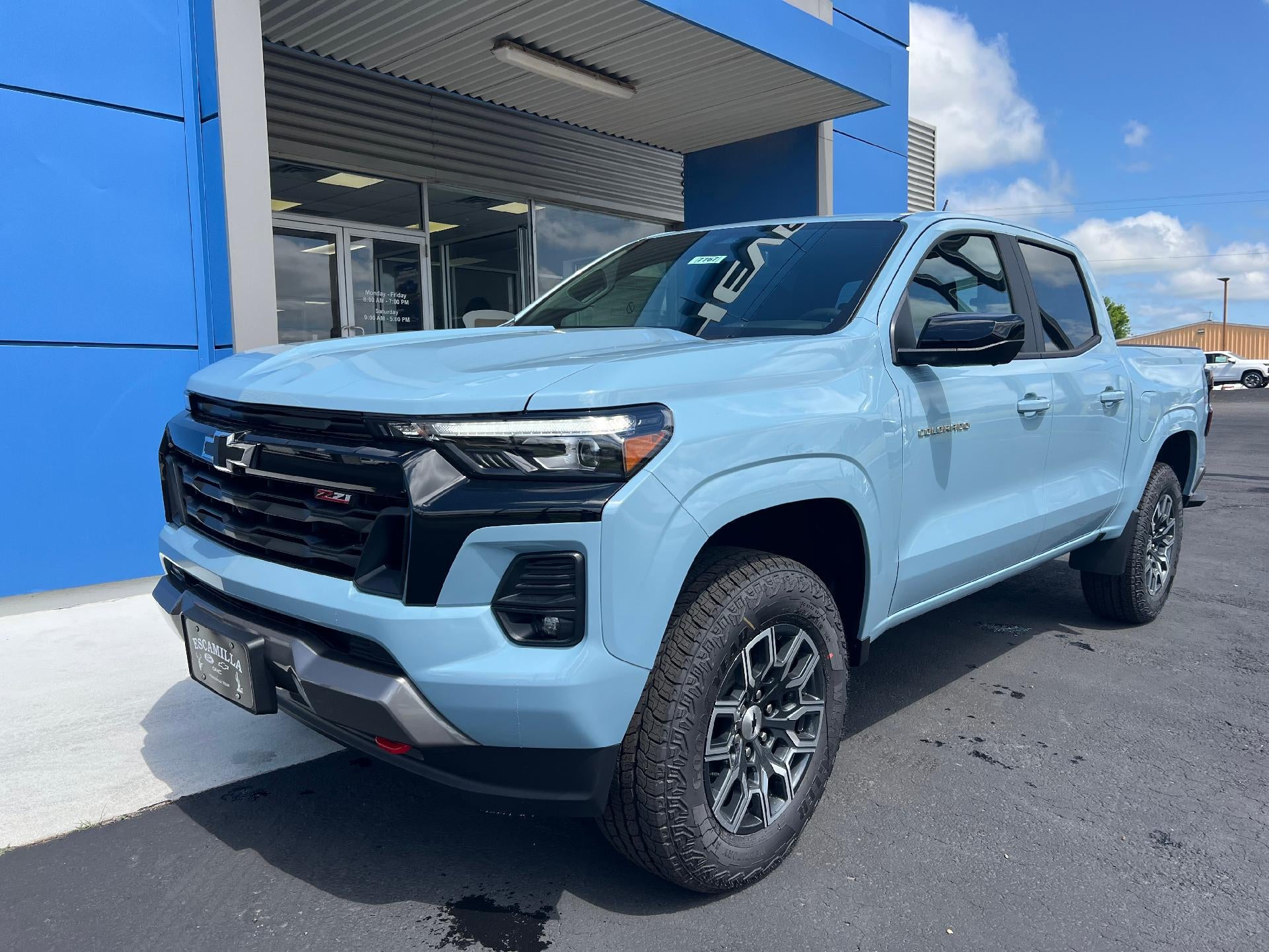 2026 Chevrolet Colorado Z71 in Snowdrift Metallic — front three-quarter view
