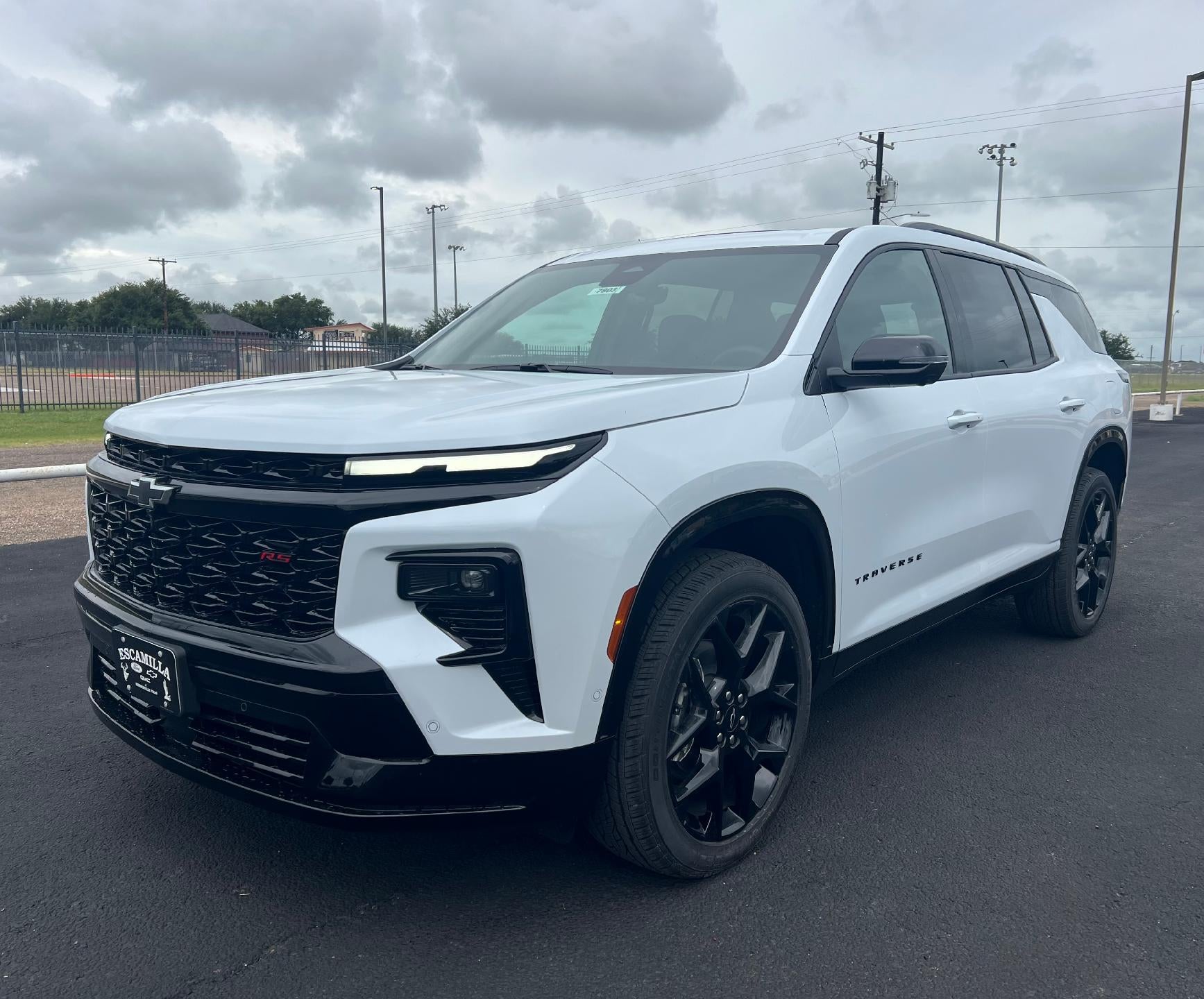 2026 Chevrolet Traverse RS in Polar White Tricoat — front three-quarter view